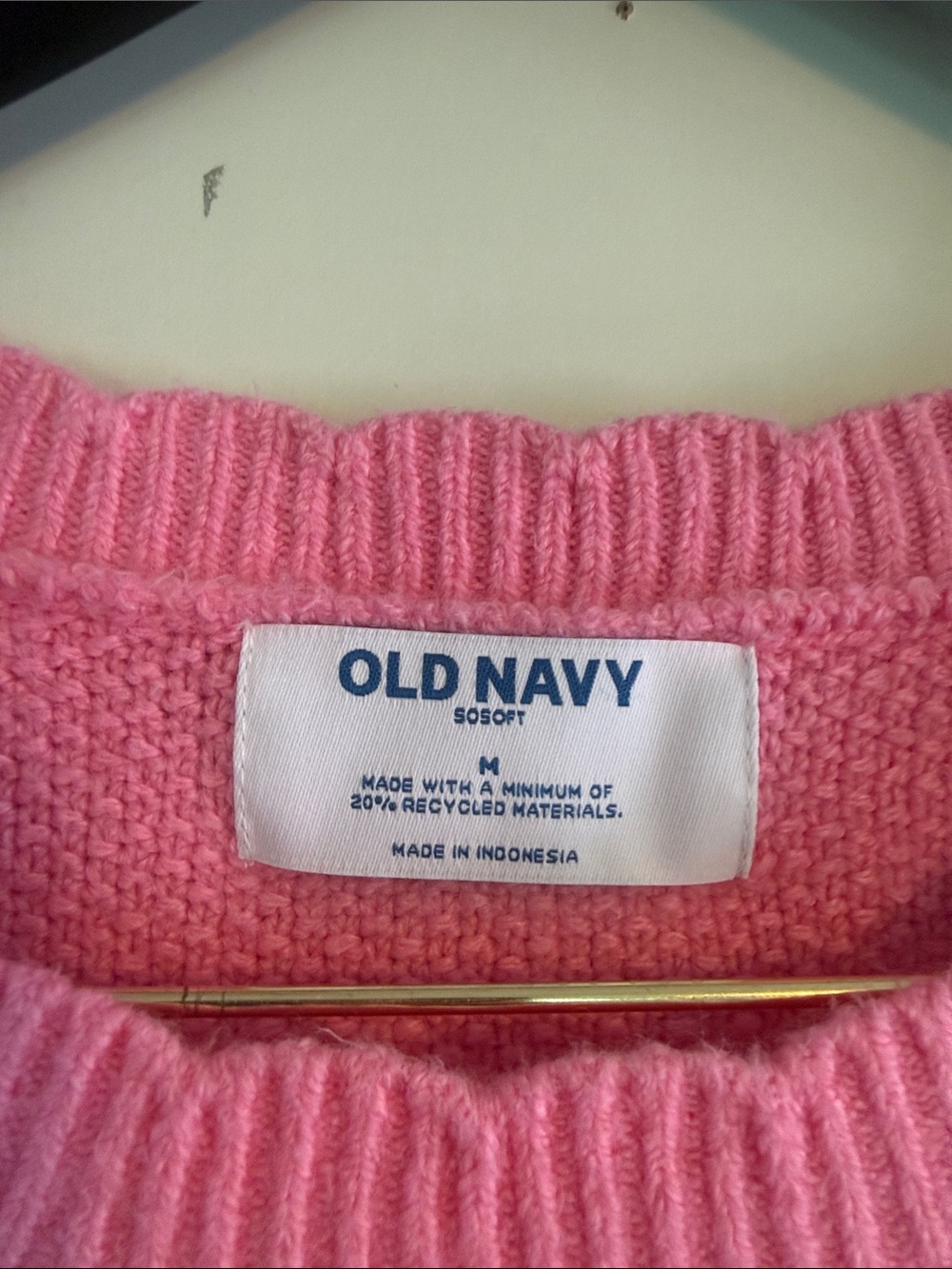 Old Navy Bright Pink So Soft Heart-Detail Boucle Crewneck Sweater Sz M EUC - Picture 2 of 5
